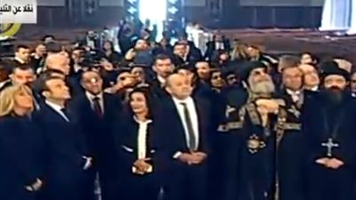 الرئيس الفرنسى يقوم بجولة داخل الكاتدرائية فى العباسية 
