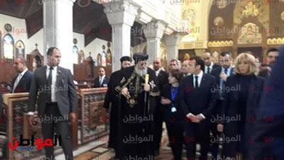 صور.. ماكرون يتجول داخل أماكن العبادة بالكاتدرائية فى العباسية 