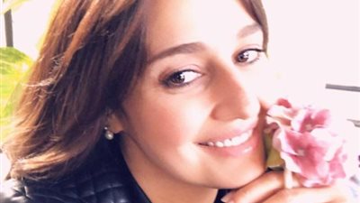 صور| بعد الحجاب .. حلا شيحة ببنطلون مقطع 