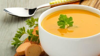 طريقة عمل شوربة الفلفل الأصفر .. جربيها هتعجبك 