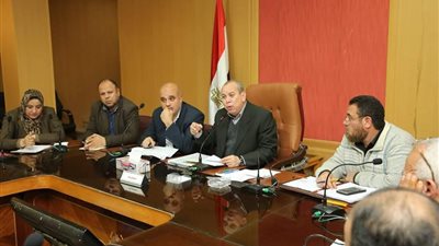 محافظ كفر الشيخ يناقش استعدادات أسبوع شباب الجامعات 
