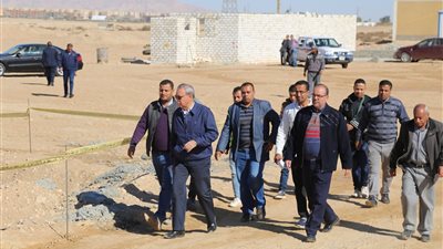 محافظ قنا يتفقد إنشاءات محطة محولات كهرباء شرق قنا