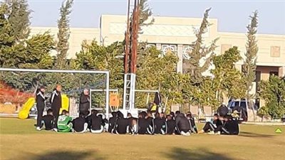 حلمي طولان يجتمع بلاعبي الاتحاد قبل بداية المران 