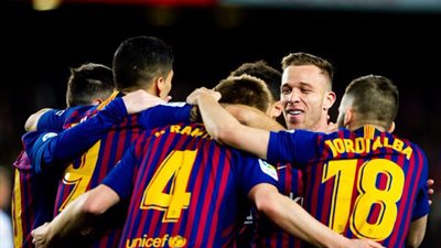 برشلونة تقلب الطاولة علي إشبيلية بثنائية التعادل في الشوط الأول