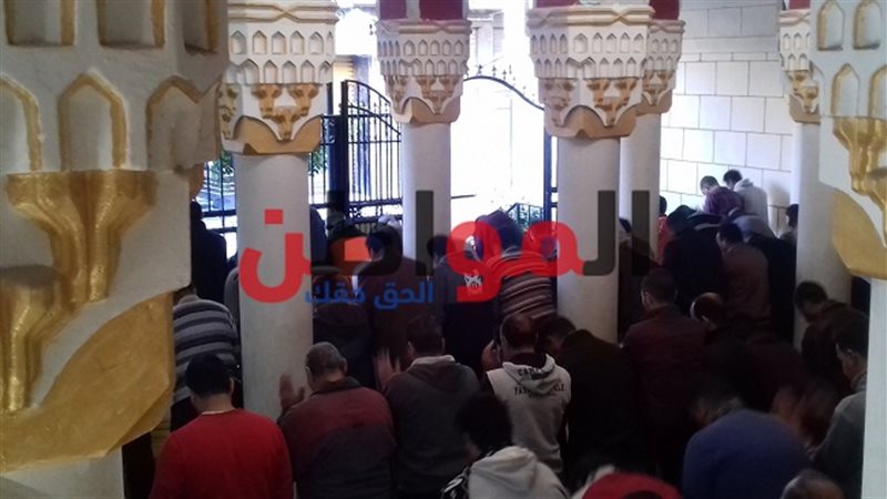 أهالي العجمي يؤدون