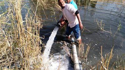 محافظ الشرقية يحل مشكلة خط المياه بالحسينية