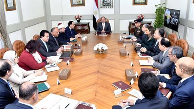 السيسي يتابع مع مجلس الوزراء استعداد مصر لرئاشة الاتحاد الافريقي