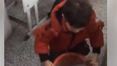 واحنا كل ده بنستعملها غلط.. طفل يثير حيرة السوشيال ميديا و السبب!