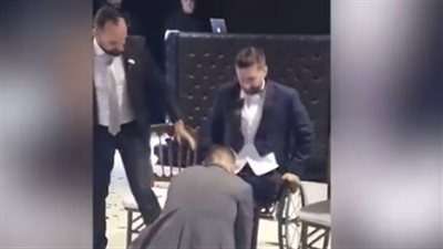 الفرحه مبتقولش لا.. شاهد كيف تصرف أصحاب مع صديقهما ليلة زفافه!  