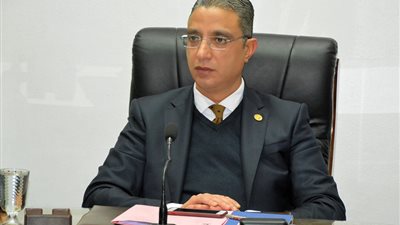 الأنصاري: يحيل  مسئولين بشرق بسوهاج للنيابة والسسب!