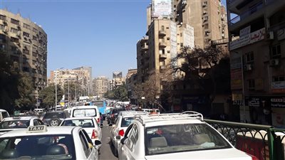 صور.. شلل مروري بشارع مراد في الجيزة