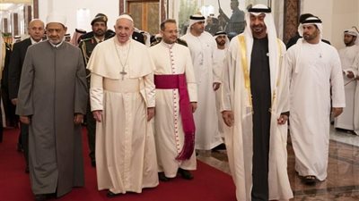 محمد بن زايد يعلن بناء مسجد الإمام الطيب وكنيسة البابا فرنسيس بأبو ظبي