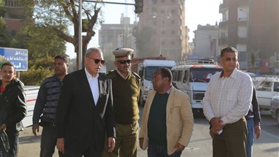 عبد الحميد الهجان يتفقد أعمال رصف الطرق بمدينة قنا