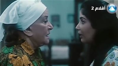 امرأة في مشهد |عارفة عساكر الدرك.. عايزاكي تمشي زيهم في الشارع 
