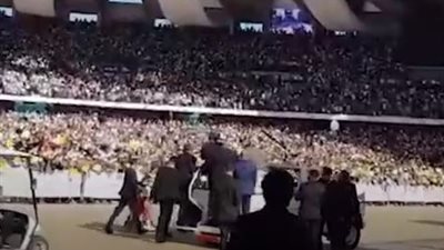  البابا فرانسيس يفاجئ حراسة بأمر غريب قبل القداس الباباوى فى الإمارات 