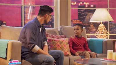 فيديو.. شيماء سيف ومخرج صيني يضعان طفل في مأزق .. هذا ما فعلوه !