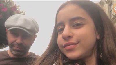 فيديو..حازم إمام في صاحبة السعادة : هذه صاحبة القرار الأخير في ملابسي