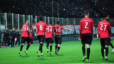 صور.. إصابة 22 شرطيًا وعشرات من جماهير اتحاد العاصمة في مباراة بالدوري الجزائري