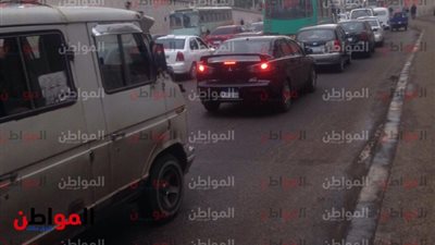 صور| سوء الأحوال الجوية يتسبب في كثافات مرورية بشوارع الجيزة 