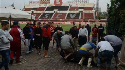 لاعبو الأهلي يذبحون عجل في التتش 