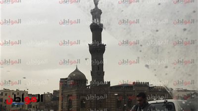 شاهد هروب المواطنين من حبات المطر فى منطقة السيدة عائشة