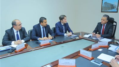 وزير النقل يبحث معدلات التنفيذ في تحديث نظم الإشارات للسكة الحديد 