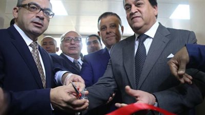 صور.. وزير التعليم العالي يفتتح وحدة قسطرة القلب بمستشفى عين شمس