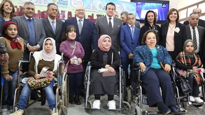 شاهد أول قاعة تعليمية لذوي الإعاقة بآداب عين شمس!