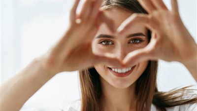 لو عينك بترف متركزش كتير.. اعرف أسباب حدوث رفة العين 