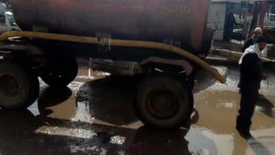 استمرار أعمال شفط مياه الأمطار من شوارع الحسينية بالشرقية
