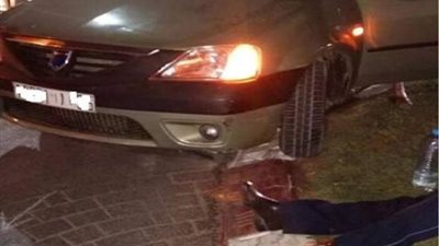شاهد| كيف دهست سيارة 5 عاملين في مطعم شهير بـ الولايات المتحدة؟