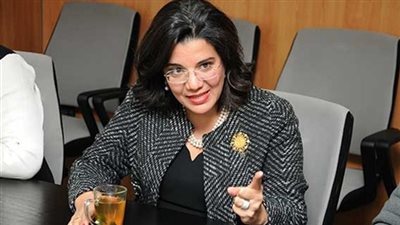 النائبة مي البطران تشيد بـ عرض أزياء 