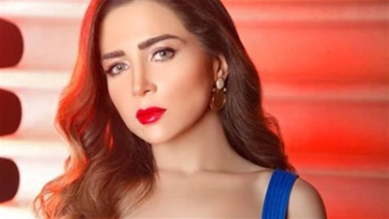 صورة  مي عز الدين