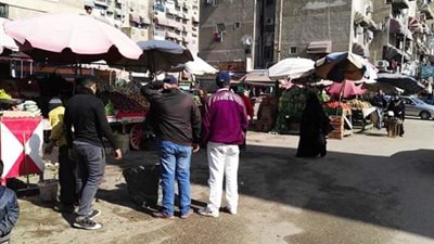 صور.. حملات يومية لرفع الإشغالات بعرب وزهور بورسعيد