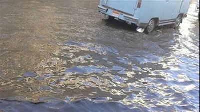 شلل مروري بطريق السويس الصحراوي بعد انفجار ماسورة مياه