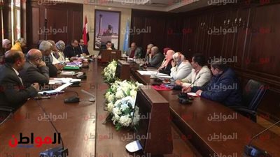 محافظ الإسكندرية يفرض غرامات فورية على المحال التجارية غير الملتزمين بالنظافة 