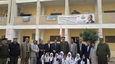 صور| قيادات أمنية داخل مدرسة