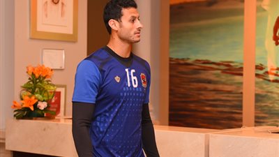 طبيب الأهلي يكشف موقف محمد الشناوي من مواجهة سيمبا التنزاني
