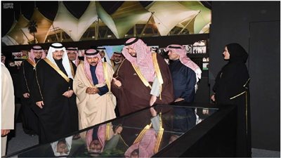 صور .. ولي العهد الكويتي يفتتح معرض 