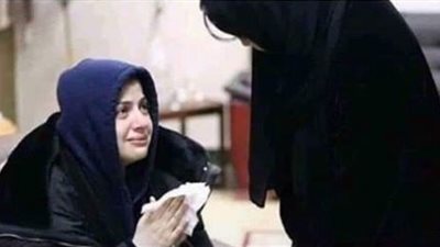 منى فاروق تبكي: أهلي اتبروا مني وأخويا اترفد .. وتلك حالة والدتها!