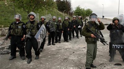  قوات الاحتلال الإسرائيلي تعتقل 12 مواطنا فلسطينيا من الضفة الغربية