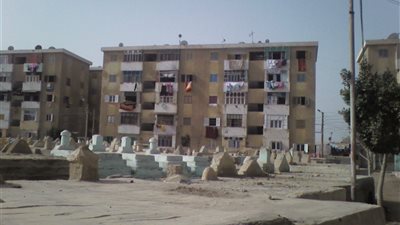 صور| الأحياء يزاحمون الأموات في كفر صقر بالشرقية