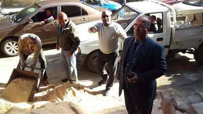 صور| رئيس حي الزيتون يرأس حملة لإزالة المباني المخالفة