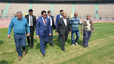 صور| وزيرا الرياضة والزراعة يتفقدان استاد القاهرة الدولي