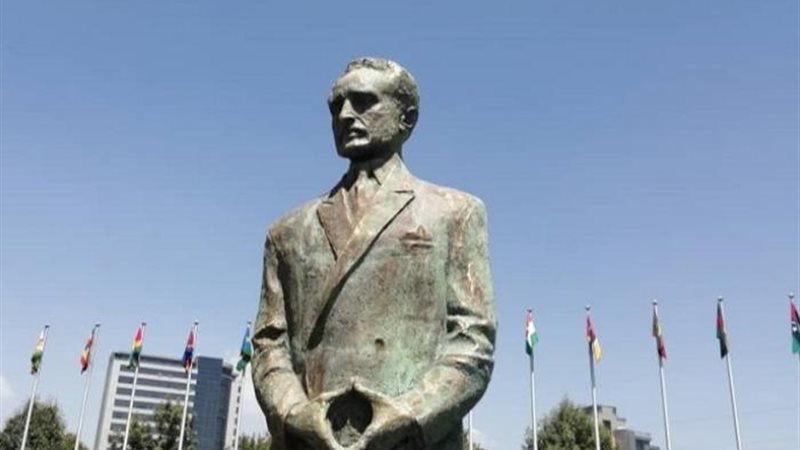 تمثال آخر أباطرة