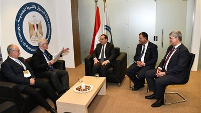 طارق الملا يلتقي عدد من رؤساء ومسئولى شركات البترول العالمية