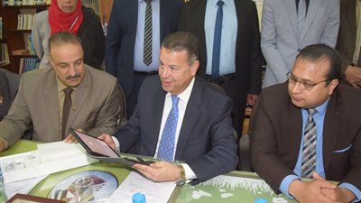 محافظ بني سويف: تسليم التابلت التعليمي لـ16 ألف طالب خلال 48 ساعة