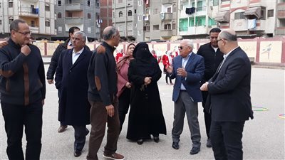 صور| هذه رسالة محافظ بورسعيد لطالبات القابوطي الاعدادية
