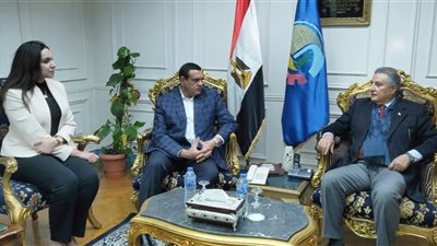 محافظ البحيرة يستقبل مدير صندوق مكتبات مصر العامة في دمنهور 