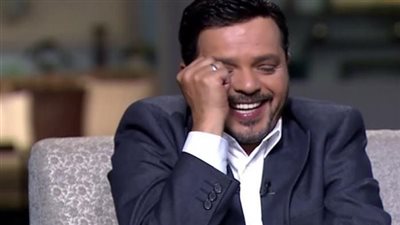 ضميني واظربيني .. شاهد كيف احتفل هنيدي بالفلانتين داي